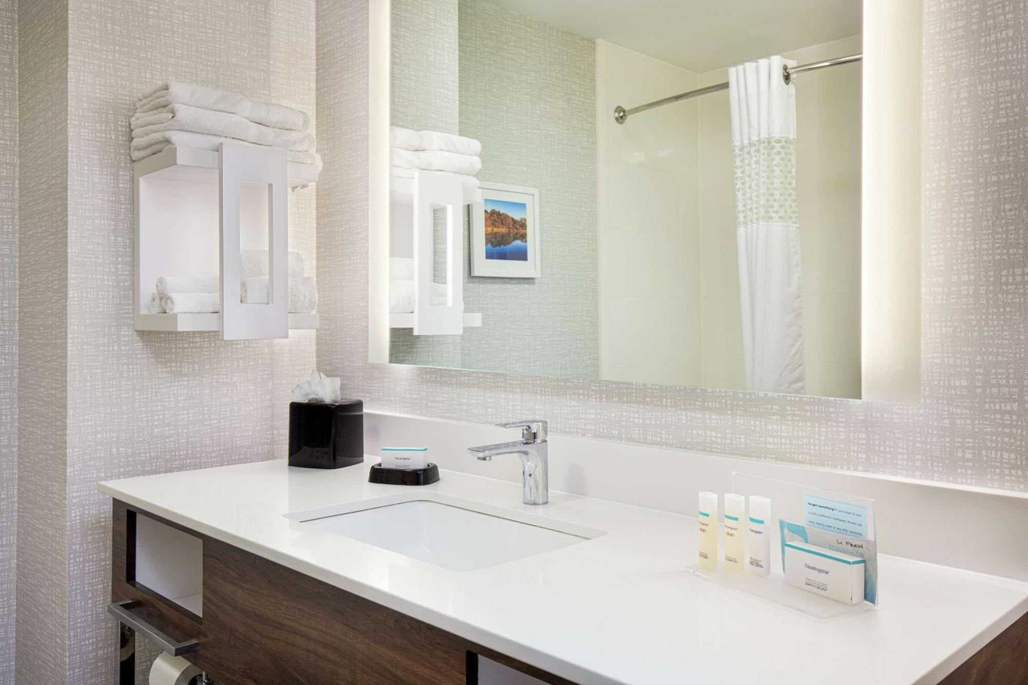 Newly Renovated Hampton Inn Omaha West Lakeside Buitenkant foto