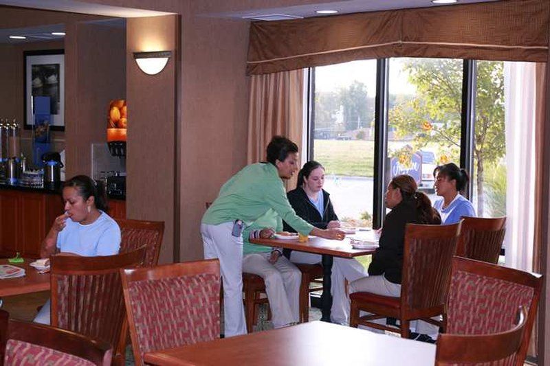 Newly Renovated Hampton Inn Omaha West Lakeside Restaurant foto